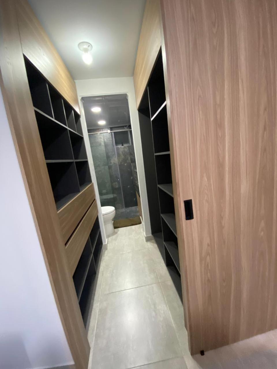 Lujoso Apto 5 Min De Clinica Valle De Lili Y Cc Jardin Plaza, 2103 Apartamento Cali