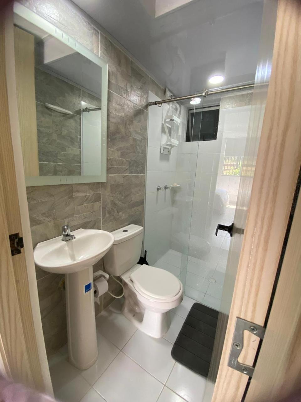 Lujoso Apto 5 Min De Clinica Valle De Lili Y Cc Jardin Plaza, 2103 Apartamento Cali
